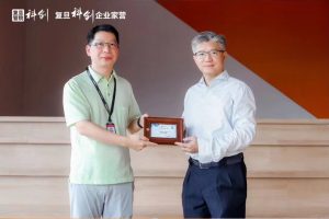 复旦管院陆院长带队考察衣科公司